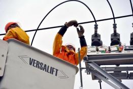 山東棲霞公司：帶電作業(yè)為客戶