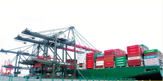 推廣電能替代 廈門建成全國首個零排放、全電動、全自動碼頭