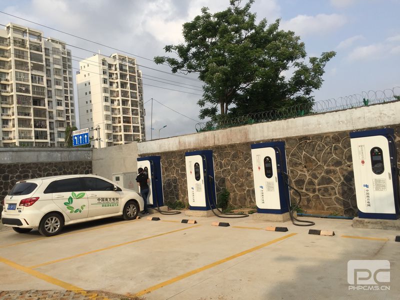 體驗(yàn)海南電動(dòng)汽車(chē)環(huán)島行