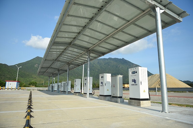 南方電網投運全國首個“變電站+充電站”
