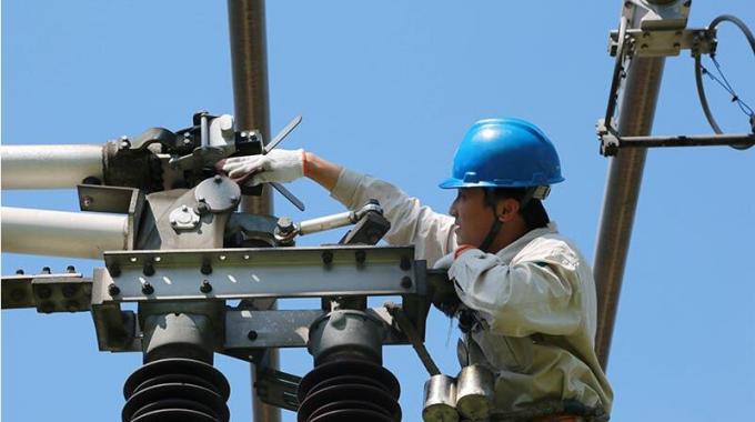 檢修電網(wǎng)設備 提高健康水平