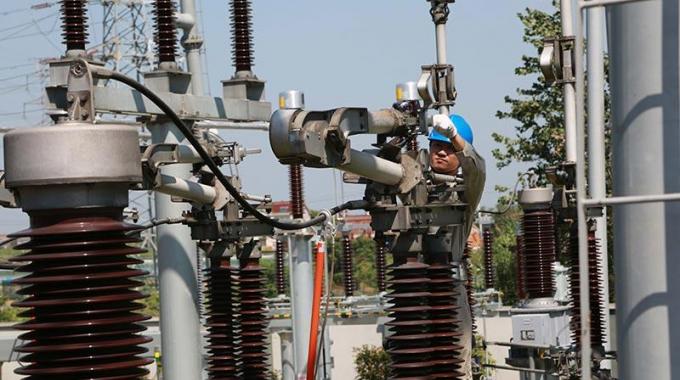 檢修電網(wǎng)設備 提高健康水平