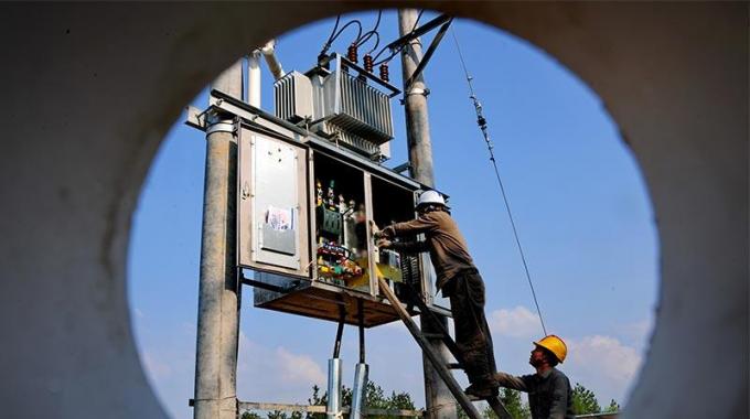 “國(guó)網(wǎng)陽光扶貧行動(dòng)”巴東首批40個(gè)村級(jí)光伏發(fā)電站建成投運(yùn)