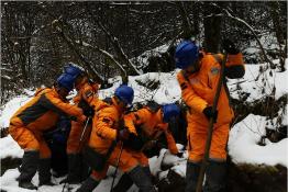 春節(jié)堅(jiān)守崗位 “銀色蜘蛛俠”成功挑戰(zhàn)世界最高等級(jí)帶電作業(yè)