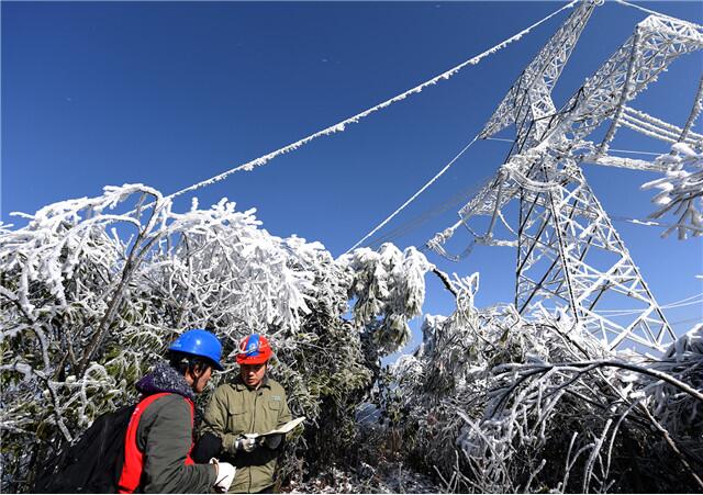 風(fēng)雪中的巡線人