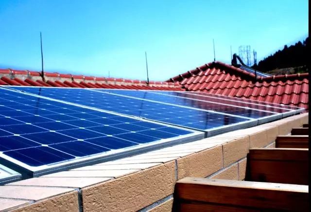 政府支持、專家肯定、品牌給力！2018分布式光伏市場(chǎng)繼續(xù)火爆！