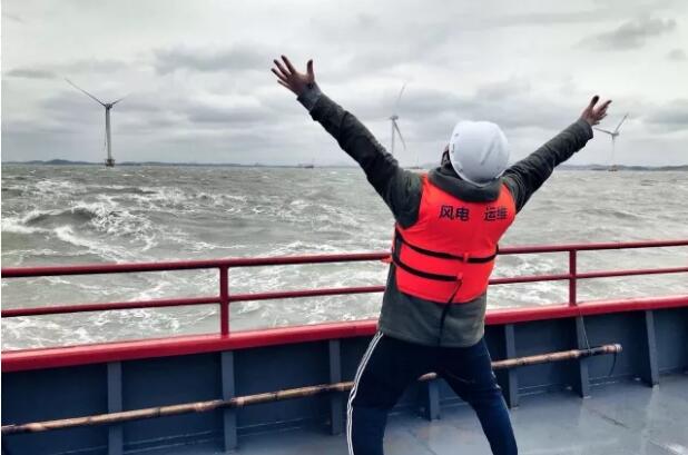 亞洲首個(gè)“海上巨無(wú)霸”安裝完成 未來(lái)大有可為！