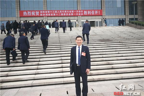 謝良瓊代表：以衡陽(yáng)為基地打造智能電網(wǎng)裝備產(chǎn)業(yè)集群