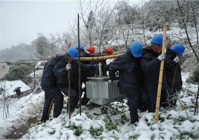 國家電網(wǎng)科學(xué)部署積極應(yīng)對(duì)雨雪冰凍天氣