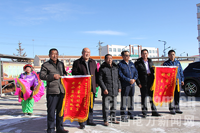 察右中旗電力:錦旗送春來