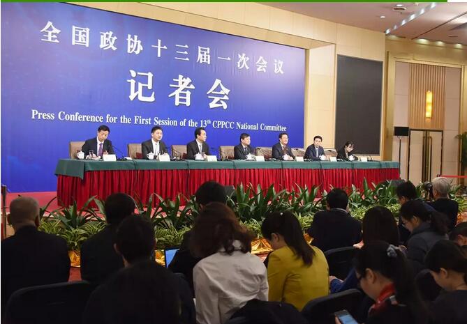 環(huán)保部副部長(zhǎng)黃潤(rùn)秋答記者問實(shí)錄：打贏藍(lán)天保衛(wèi)戰(zhàn) 嚴(yán)守生態(tài)紅線