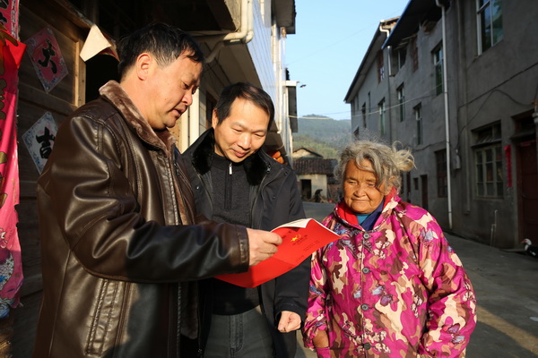 泰寧供電歲末嚴(yán)寒關(guān)愛精準(zhǔn)扶貧戶