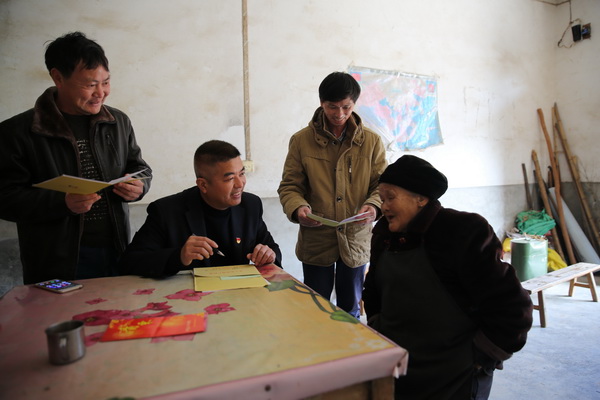 泰寧供電歲末嚴(yán)寒關(guān)愛精準(zhǔn)扶貧戶