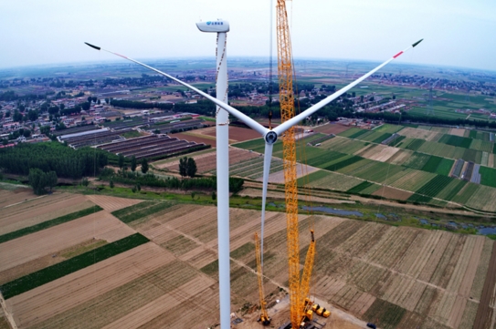 河北昌黎縣灤河口風(fēng)電項目工程開始吊裝風(fēng)機(jī)