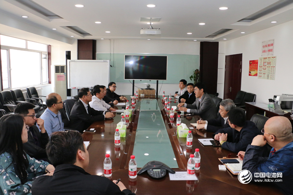 中國鋰電新能源產業(yè)鏈調研團一行與金牛電源相關領導交流、座談