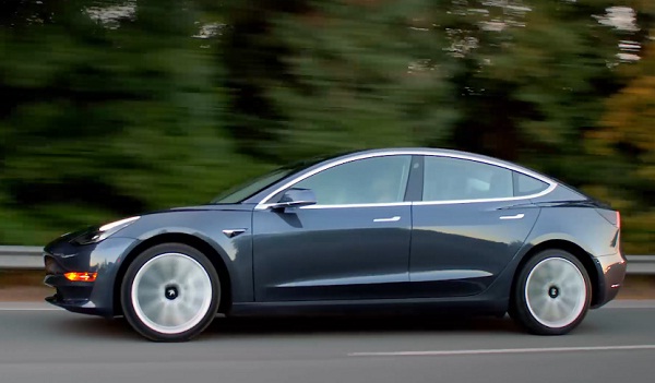 特斯拉進(jìn)退維谷 太陽能拯救他嗎？