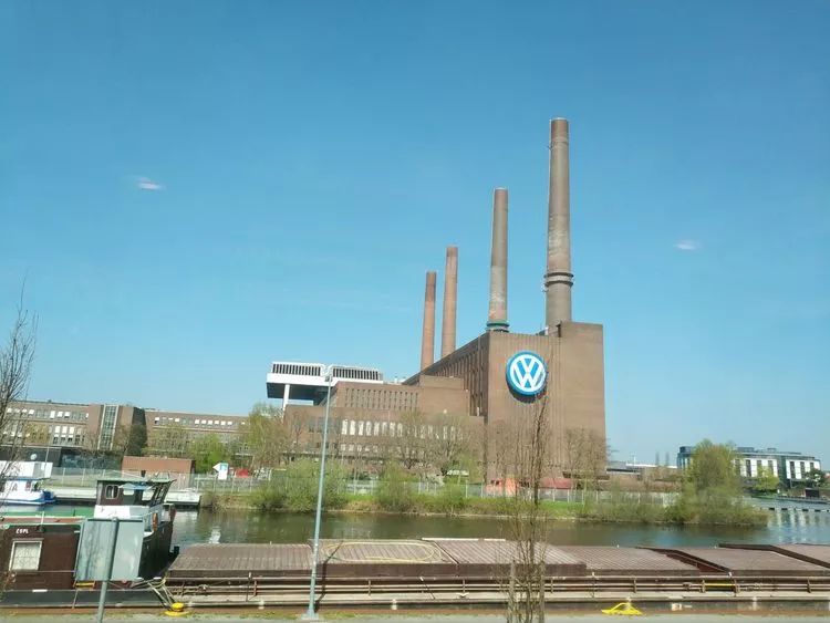 德國(guó)能源轉(zhuǎn)型：柏林至弗賴堡沿途光伏風(fēng)電