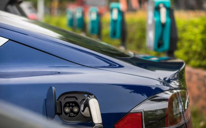 關(guān)稅下調(diào)公告不到 3 小時，特斯拉全線調(diào)價(jià)更新完畢