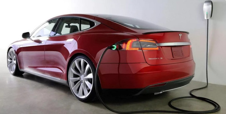 關(guān)稅下調(diào)公告不到 3 小時，特斯拉全線調(diào)價(jià)更新完畢