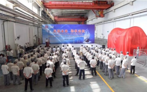 國內(nèi)最大功率海上半直驅(qū)永磁同步風力發(fā)電機成功下線！