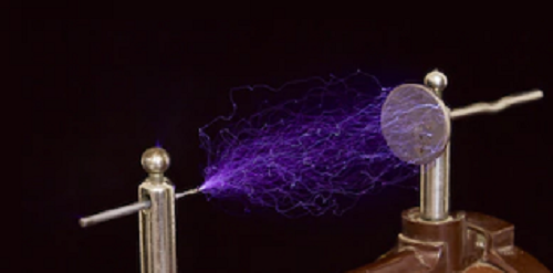 關(guān)于電動(dòng)汽車的謠言：真的會(huì)有輻射嗎？