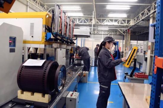 國內(nèi)最大功率5500HP頁巖氣壓裂泵電驅動系統(tǒng)下線