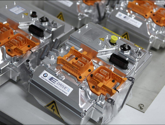 中國(guó)新能源汽車(chē)發(fā)展迅猛 動(dòng)力鋰電池需求旺盛