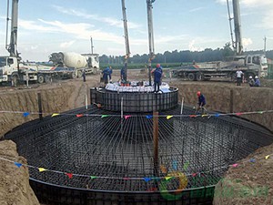 河南開(kāi)封通許49.5兆瓦風(fēng)電場(chǎng)首臺(tái)風(fēng)機(jī)完成混凝土澆筑