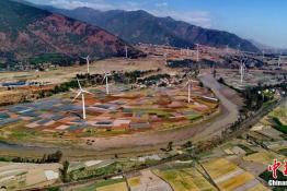 四川涼山風電等產業(yè)變“動能”助民眾脫貧增收