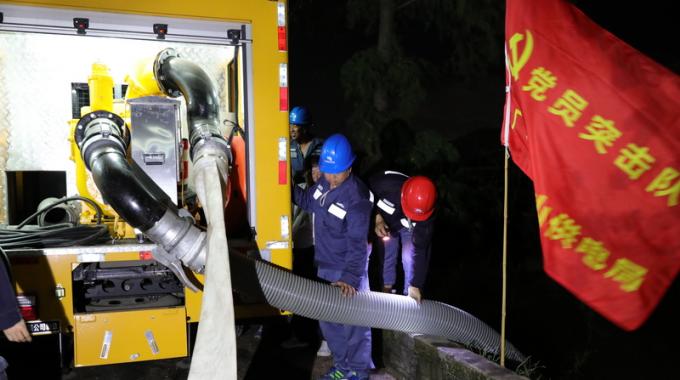 據(jù)了解，在實(shí)戰(zhàn)中應(yīng)用應(yīng)急排澇車(chē)進(jìn)行搶修，屬?gòu)V東電網(wǎng)首次。